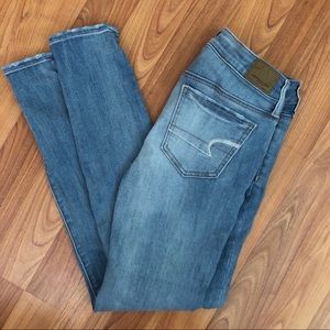 NWOT American Eagle light wash jeans